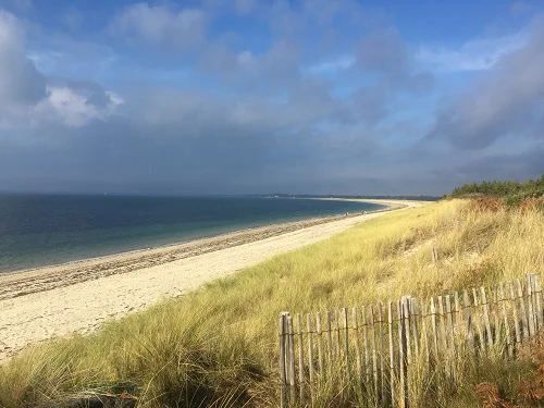 La plage et les dunes sur la randonnée de Mousterlin