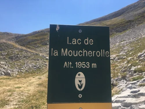 Le lac de la Moucherolle est à 1953 mètres d'altitude