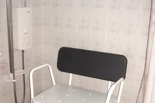 Comment utiliser une chaise de douche ?