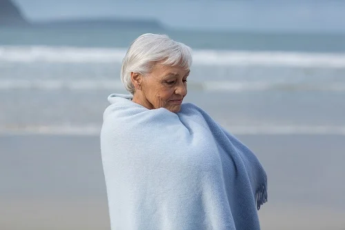 un châle en cachemire est un très beau cadeau pour une femme de 80 ans